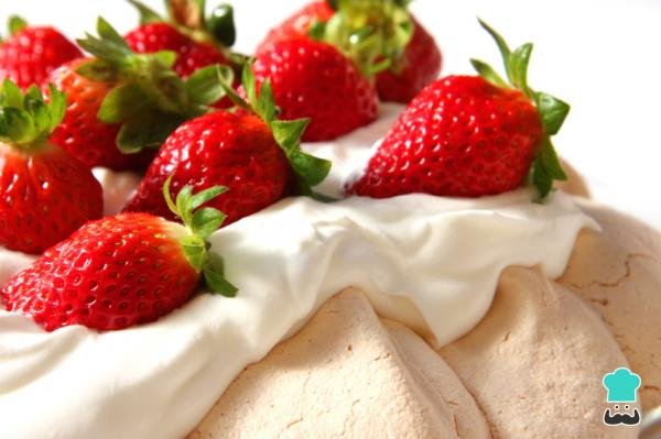 Oceanía: Tarta Pavlova australiana.